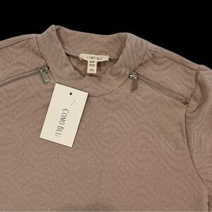 Women’s Top New W/Tags Como-Blu Sz S/P
beautiful Taupe with Zipper accents
